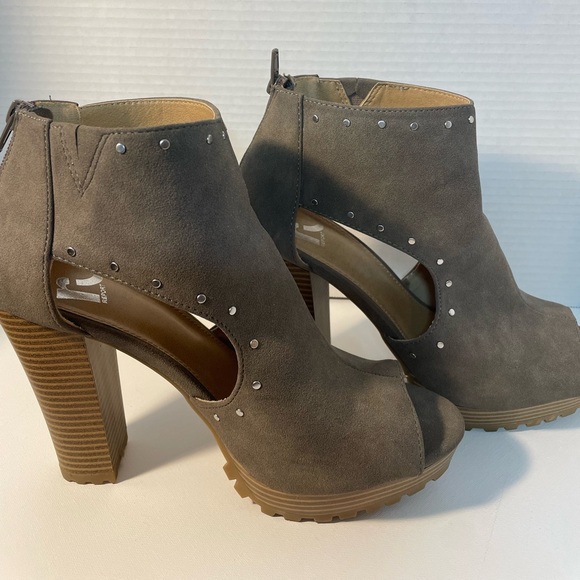 REPORT Shoes l Studded Open Toe Ankle Boots! Block Heel & Size 10 - Picture 2 of 4